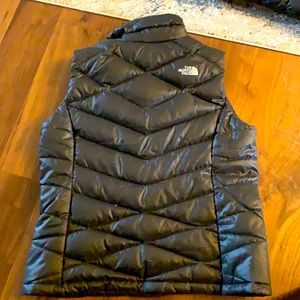 Northface 550 Puffy Vest. Womens’s Large